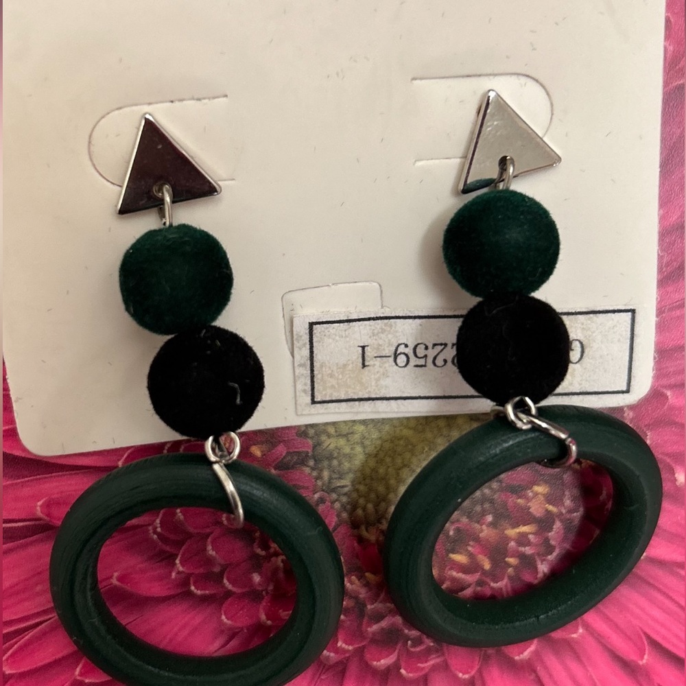 🔥New Fashion Unique Green Wood Dangling Earrings
